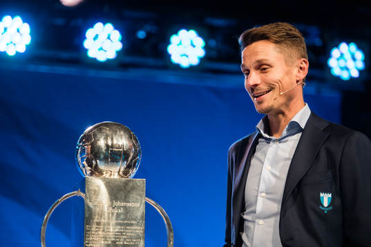 Markus Rosenberg, Malmö FF, med Lennart Johanssons pokal
