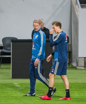 Sveriges Ludwig Augustinsson lämnar träningen på grund