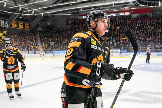 Skellefteås Joakim Lindström jublar