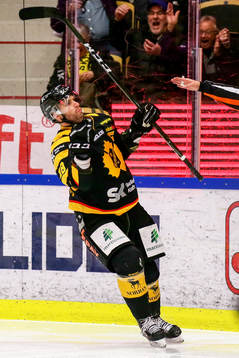 Skellefteås Pontus Petterström jublar