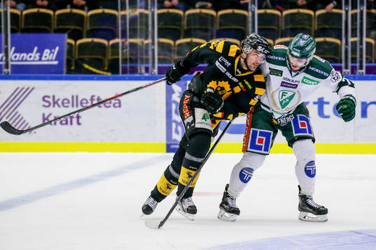 Skellefteås Jimmie Ericsson och Färjestads Jesse Virtanen