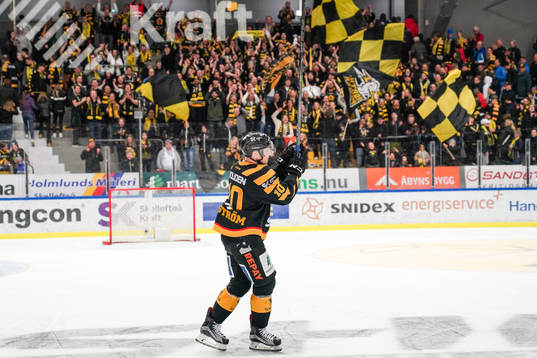 Skellefteås Joakim Lindström jublar