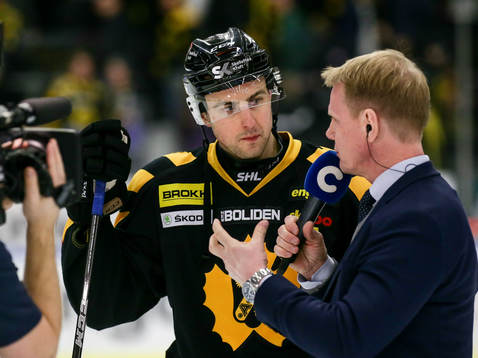 Skellefteås Joakim Lindström blir intervjuad av Cmores