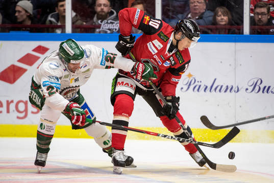 Frölundas Joel Lundqvist och Malmö Redhawks Robin Alvarez