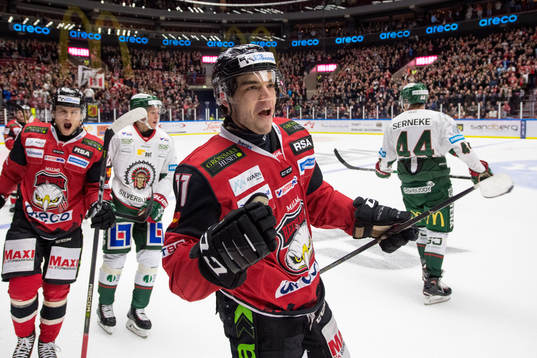 Malmö Redhawks Lukas Haudum jublar