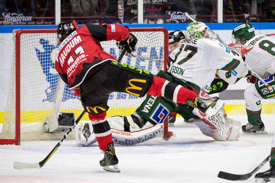 Malmö Redhawks Lukas Haudum gör 2-1 bakom Frölundas