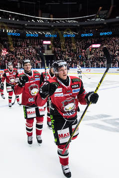 Malmö Redhawks Erik Forssell jublar