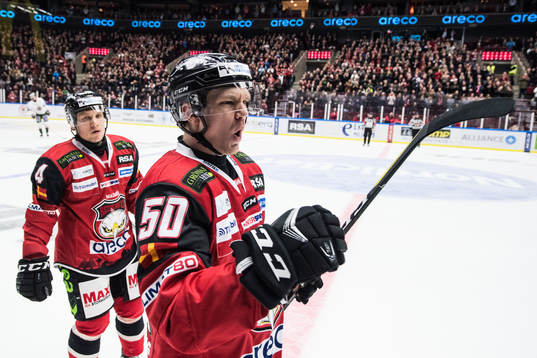 Malmö Redhawks Tobias Ekberg jublar