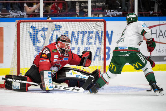 Frölundas Adam Almqvist gör 2-2 bakom Malmö Redhawks