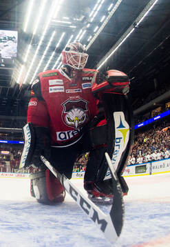 Malmö Redhawks målvakt Jonas Gunnarsson deppar