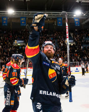 Djurgårdens Mikael Ahlén jublar