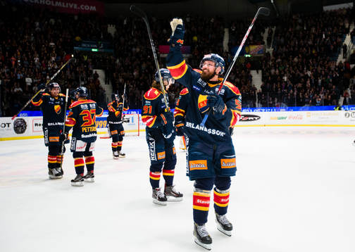 Djurgårdens Mikael Ahlén tackar publiken