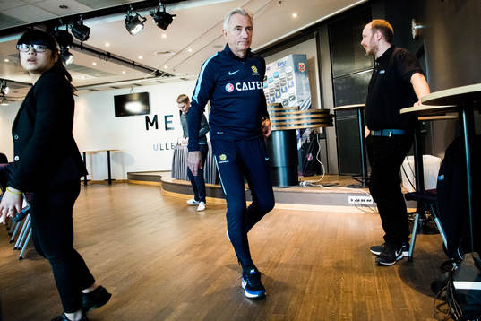 Bert van Marwijk, head coach of Australia