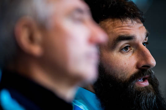 Bert van Marwijk, head coach of Australia, and Mile Jedinak
