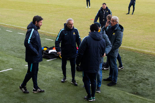 Mark van Bommel, assistant coach, and Bert van Marwijk,