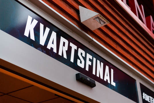 Skylt över huvudentrén till Vida arena före  kvartsfinal