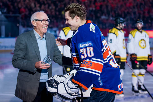 Växjös målvakt Viktor Fasth tildeles Honken Trophy före