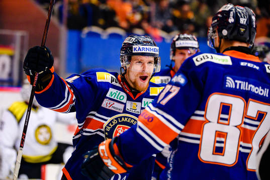 Växjös Brendan Shinnimin jublar