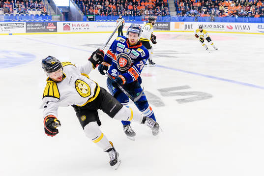 Brynäs Kevin Clark faller
