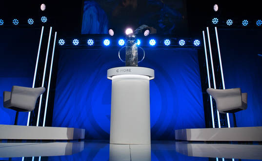 Lennart Johanssons pokal på scen