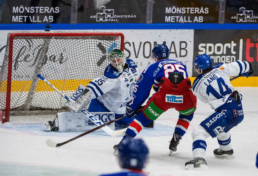 Leksands målvakt Robin Rahm och Oskar Lang samt
