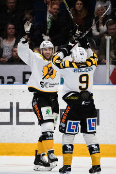 Skellefteås Bud Holloway jublar