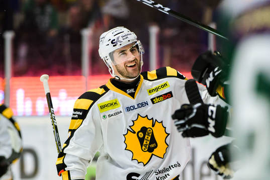 Skellefteås Bud Holloway jublar