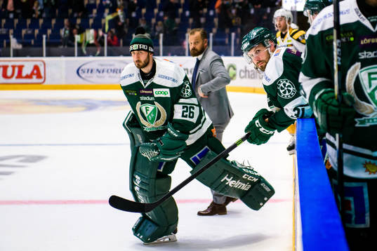 Färjestads målvakt Stefan Steen och Dick Axelsson deppar