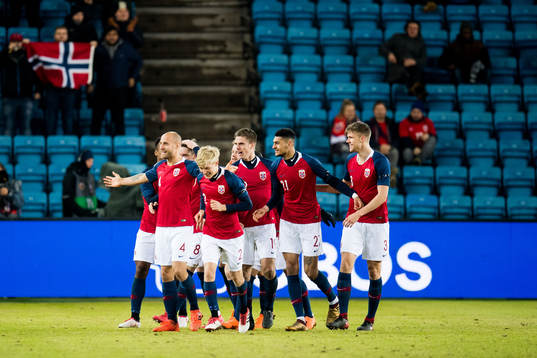 Tore Reginiussen of Norway celebrates 2-1 with his teammates