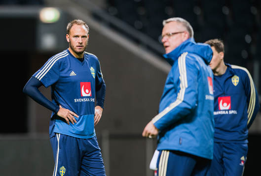 Sveriges Andreas Granqvist och förbundskapten Janne