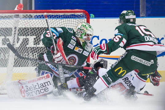 Malmö Redhawks Kim Rosdahl kraschar in i Frölundas