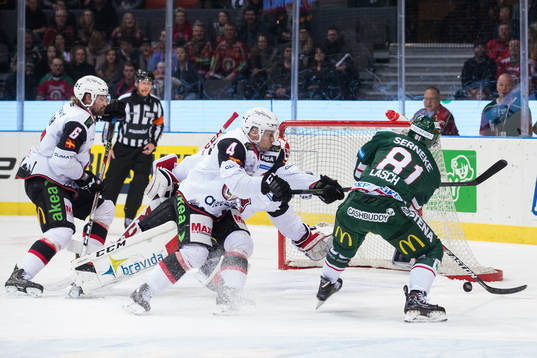 Frölundas Ryan Lasch med en målchans