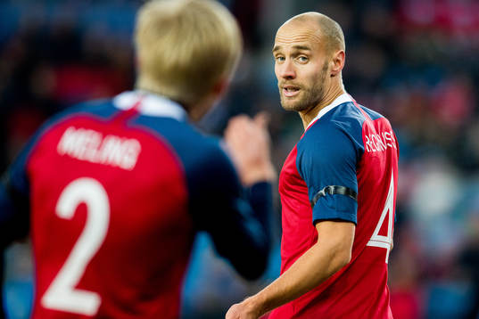 Tore Reginiussen of Norway talks to Birger Meling