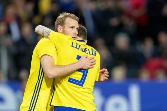 Sveriges Ola Toivonen jublar