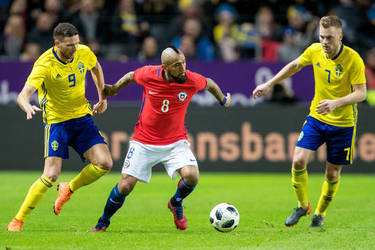 Sveriges Marcus Berg och Sebastian Larsson och Chiles