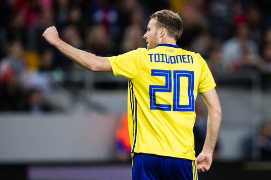 Sveriges Ola Toivonen knyter näven