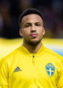 Sveriges Martin Olsson innan träningslandskampen i fotboll