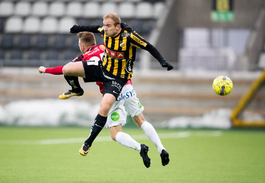 Häckens Kari Arkivuo mot Falkenbergs Tobias Englund