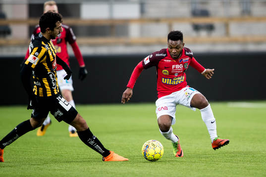 Falkenbergs Enock Kwakwa mot Häckens Daleho Irandust