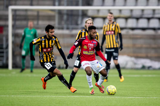Falkenbergs Enock Kwakwa mot Häckens Daleho Irandust