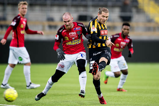 Falkenbergs Christoffer Carlsson mot Häckens Karl Bohm