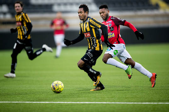 Häckens Nasiru Mohammed mot Falkenbergs Enock Kwakwa