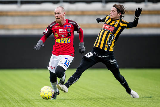 Falkenbergs Christoffer Carlsson mot Häckens Erik Friberg