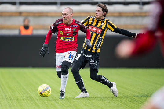 Falkenbergs Christoffer Carlsson mot Häckens Erik Friberg