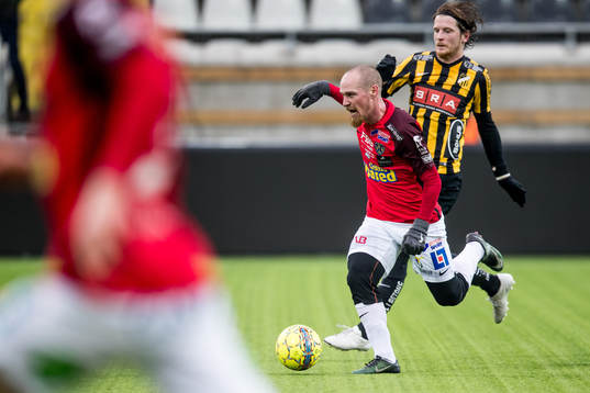 Falkenbergs Christoffer Carlsson mot Häckens Erik Friberg