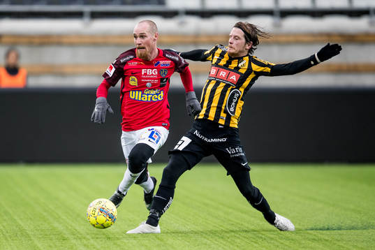 Falkenbergs Christoffer Carlsson mot Häckens Erik Friberg
