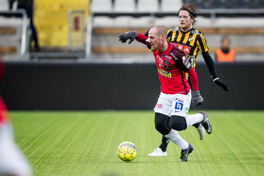 Falkenbergs Christoffer Carlsson mot Häckens Erik Friberg