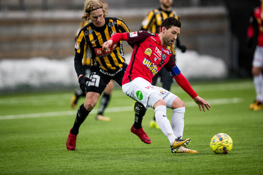 Falkenbergs Tibor Joza mot Häckens Gustav Berggren