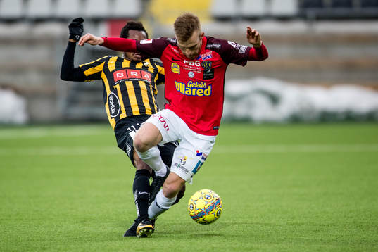Falkenbergs Tobias Englund mot Häckens Nasiru Mohammed