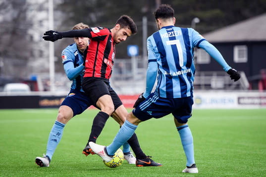 Brommapojkarnas Maikel uppvaktas av Djurgårdens Dzenis